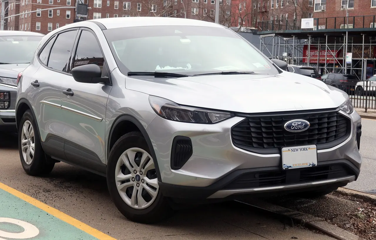 2023 Ford Escape base model (facelift)