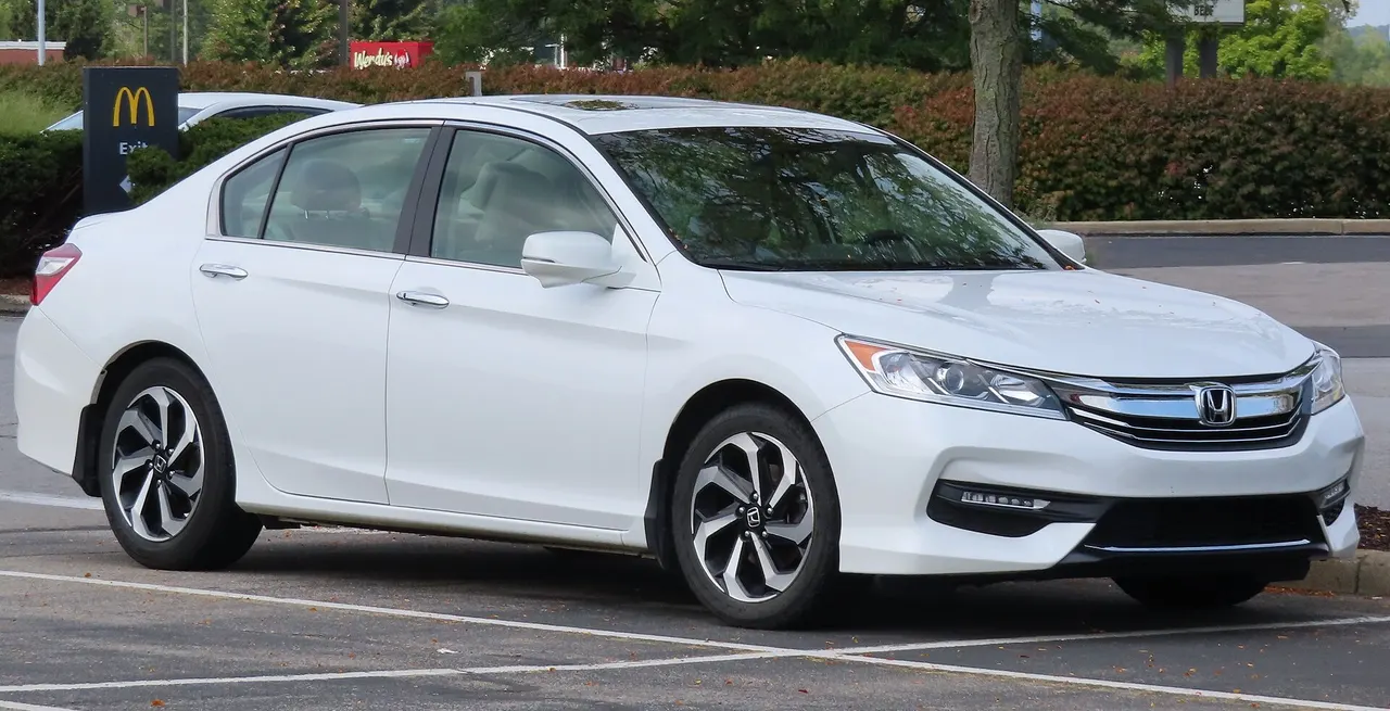 2016 Honda Accord EX-L sedan (facelift)