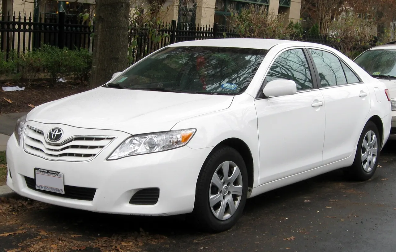 2010–2011 Toyota Camry LE
